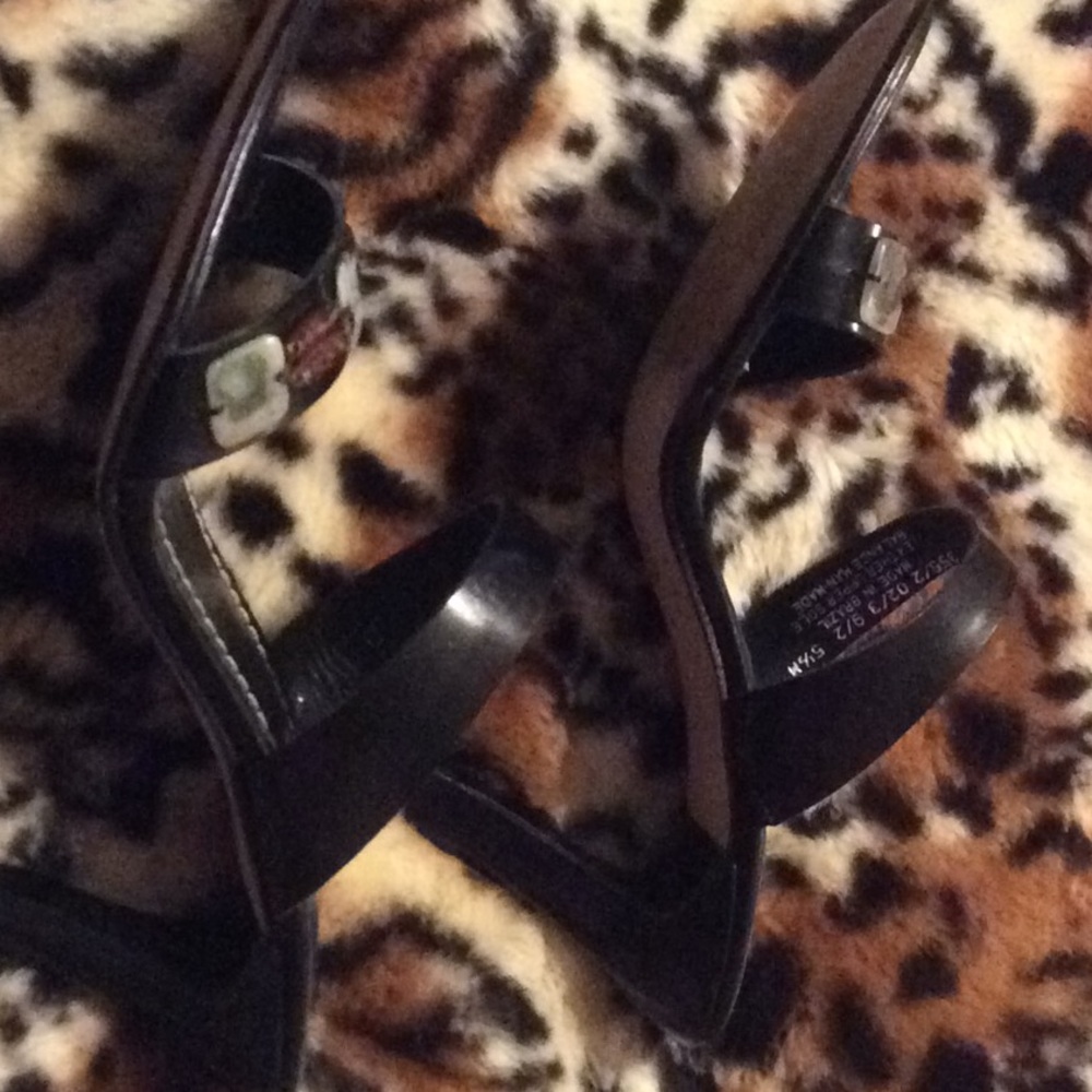 Heels - Picture 3 of 5